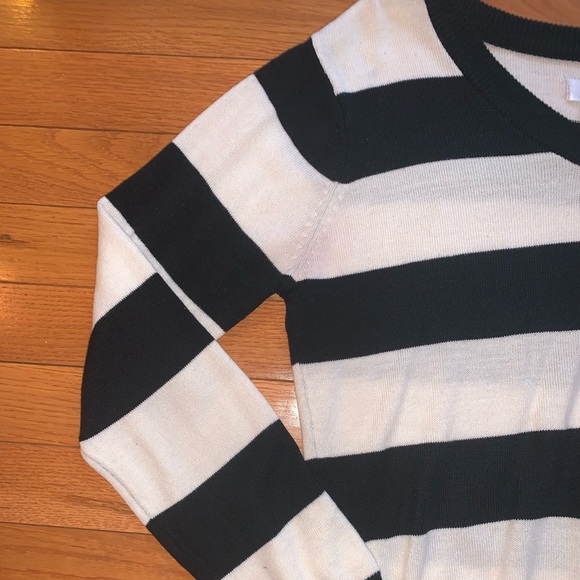 Black and White Striped V-Neck Sweater - Picture 3 of 5